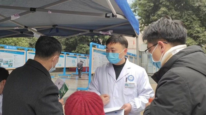 杨刚_conew1.jpg